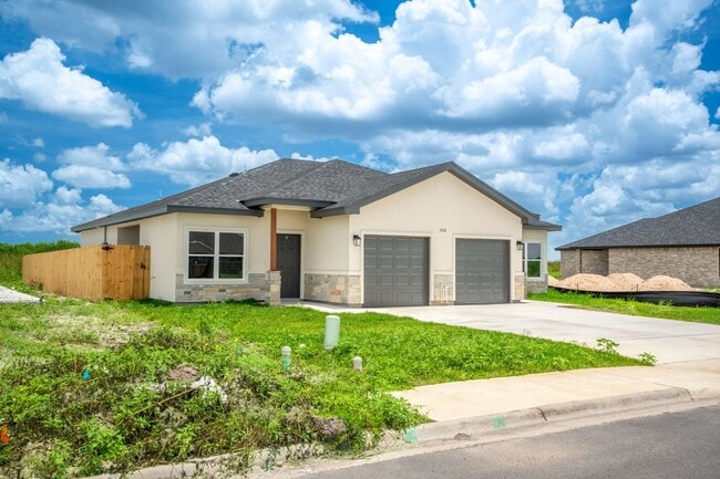 Building Photo - 1010 Escondido Ln E