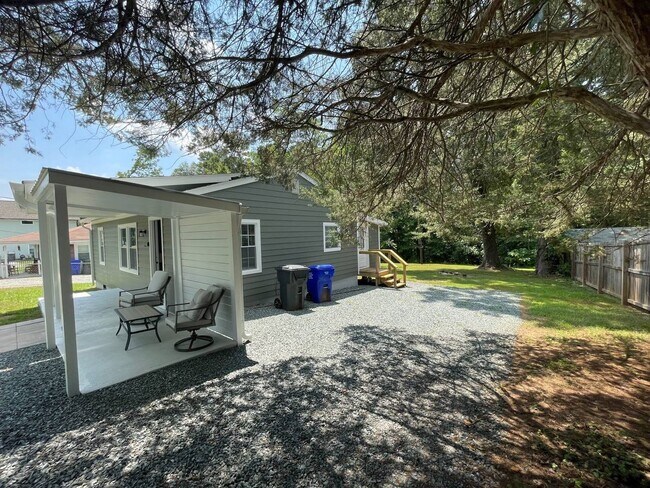 Foto del edificio - 609 Lakeshore Dr