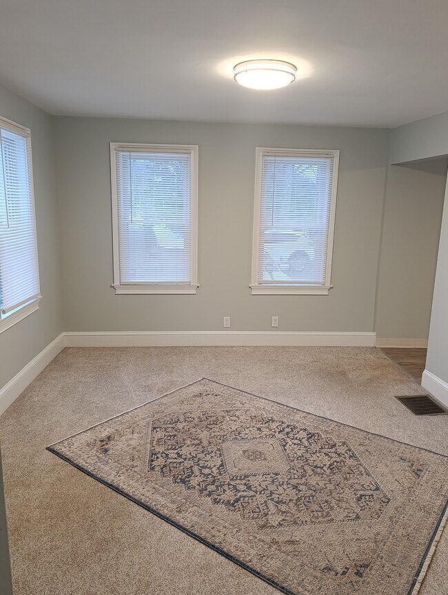 Foto del edificio - 83 E Main St