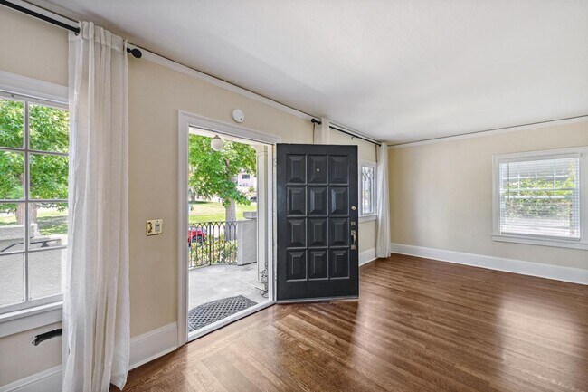 Building Photo - Idyllic Upper Rockridge Home