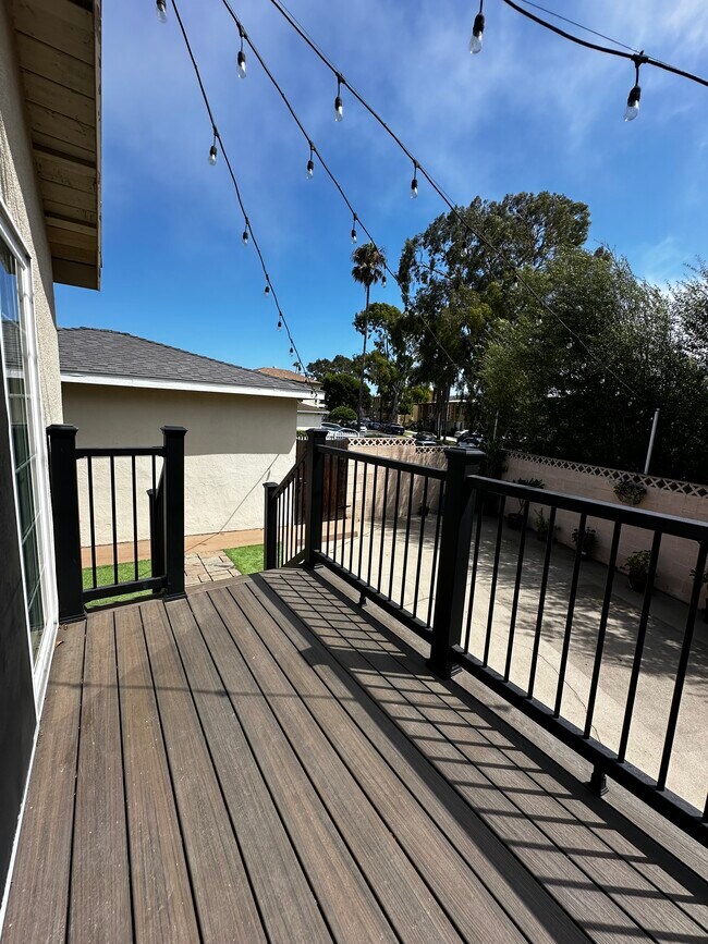 Terraza contigua al dormitorio principal - 819 W 27th St