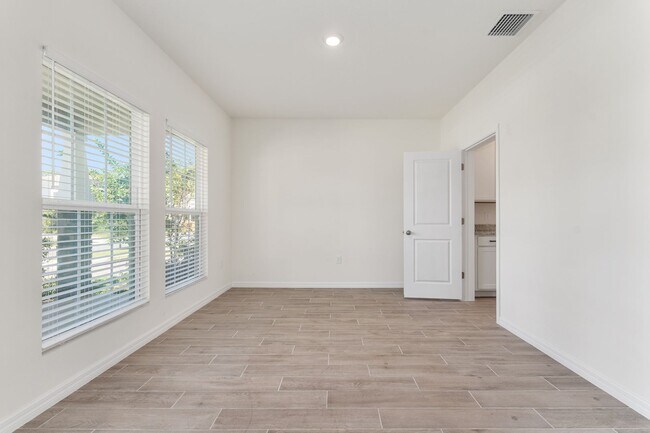 Building Photo - 1386 NW 132nd Cir