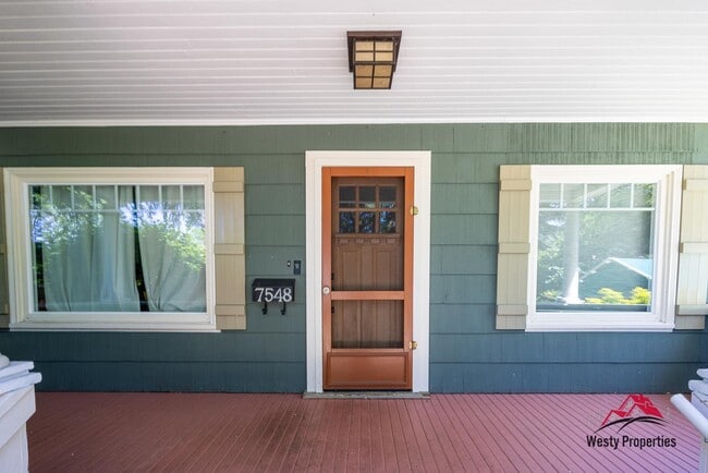 Building Photo - 7548 SW 35th Ave