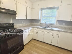 Building Photo - 2616 Wood Dr NE