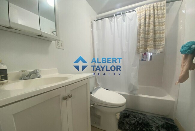 Foto del edificio - 1581 Beacon St