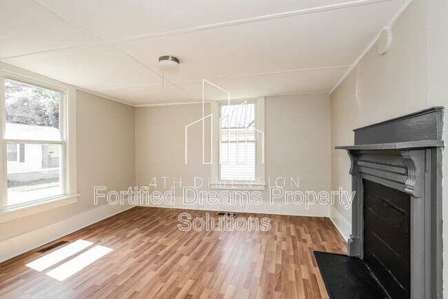 Building Photo - 2214 Nissen Ave