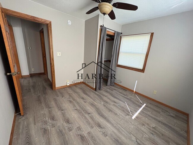 Foto del edificio - 1921 3rd Ave NE