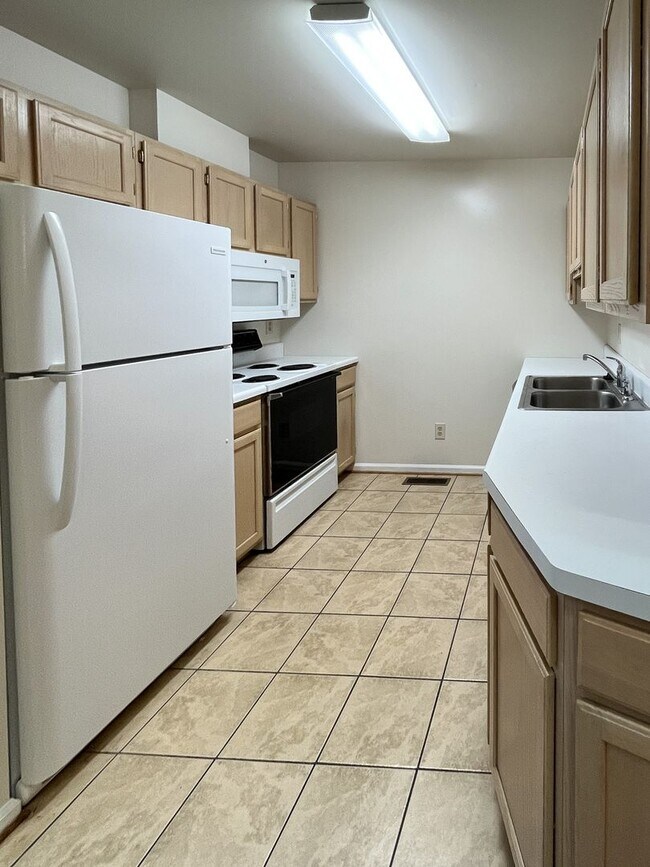 Building Photo - 2BD/2BA In Birnam Wood Behind Stonefield