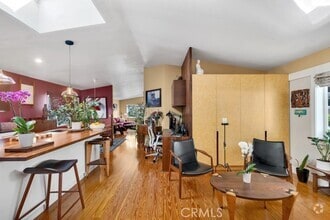 Building Photo - 171 Comanche