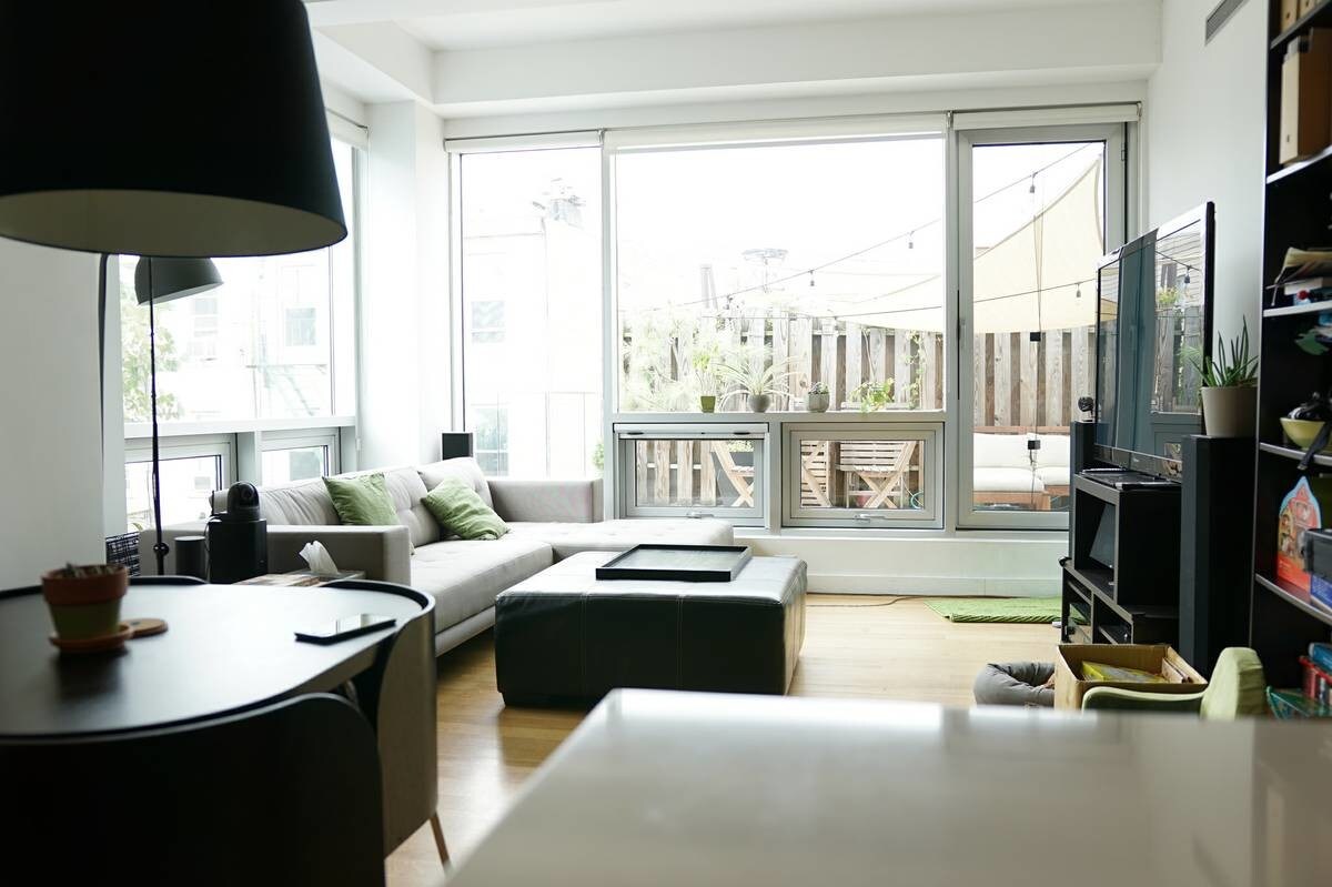 Living room - 150 N 5th St