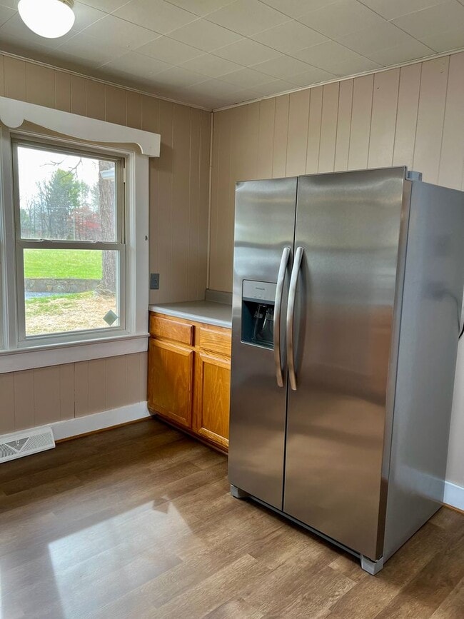 Building Photo - Classic Brick Ranch in the heart of Hender...