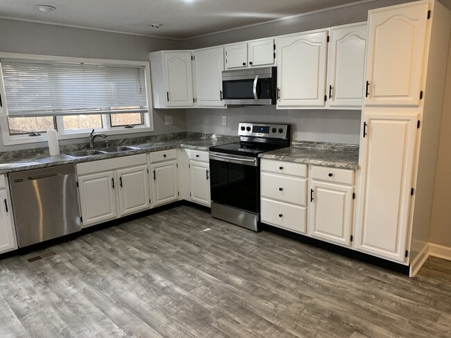 Foto del edificio - 8398 Oakwood Rd