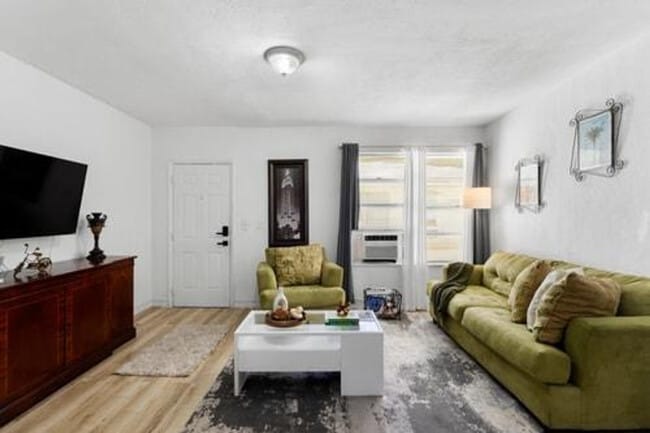 Foto del edificio - 680 SW 7th Ave