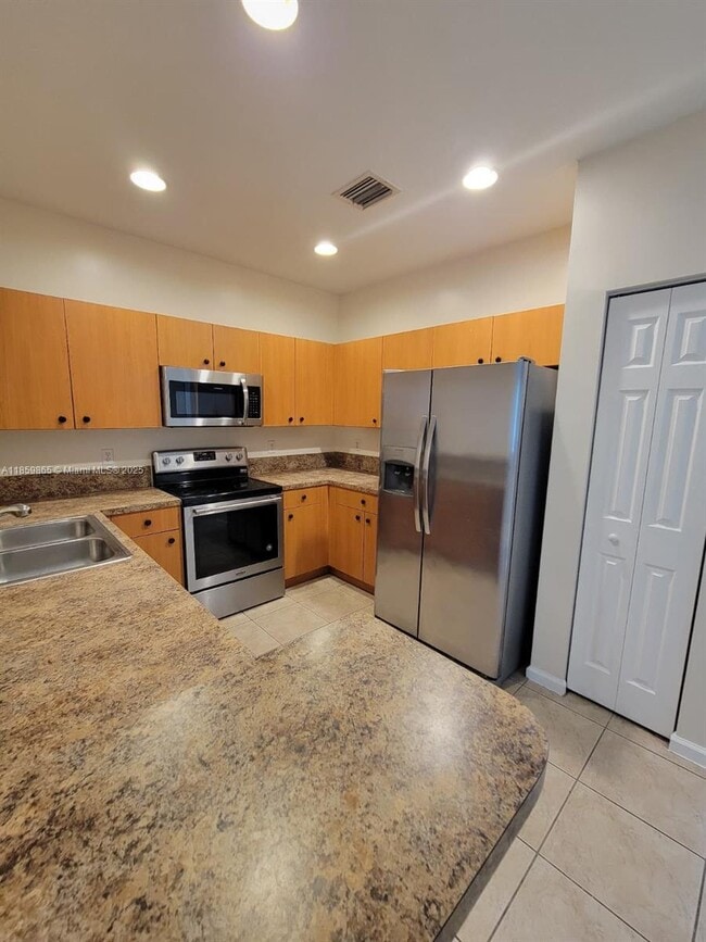 Foto del edificio - 8223 SW 27th St