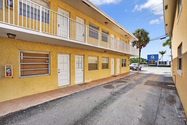 Building Photo - 4051 NE 13th Ave