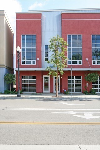 Foto del edificio - 940 E Civic Center Dr