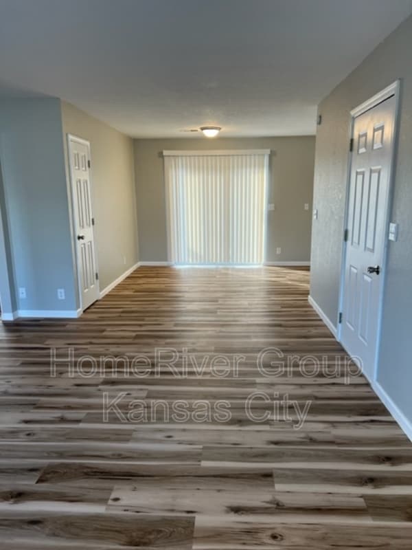 Building Photo - 806 Wolf Dr