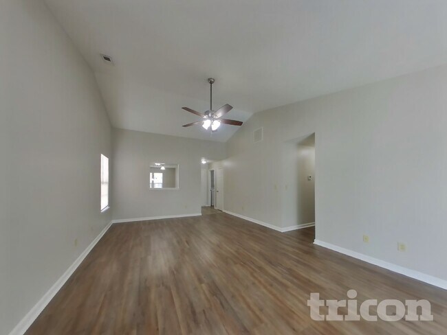 Foto del edificio - 1039 Central Park Blvd S