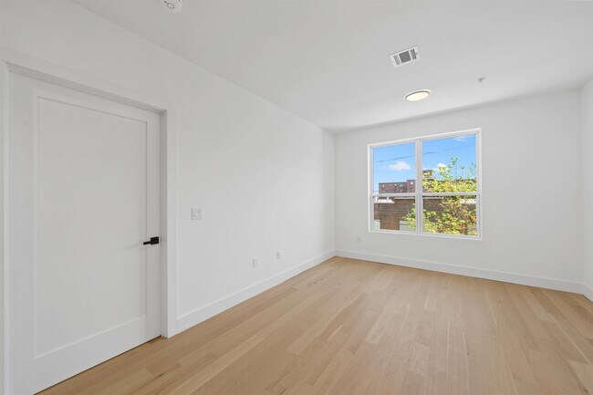 Foto del edificio - 649 38th St