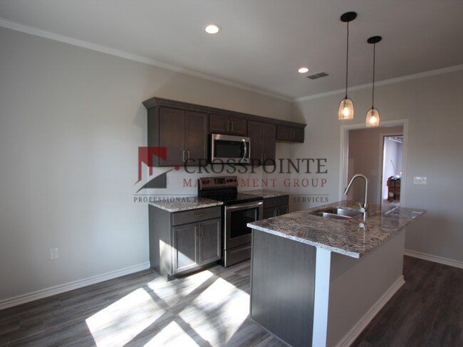 Building Photo - Stunning 2 Bed 2.5 Bath 1 Car Garage Townhome in Tyler!