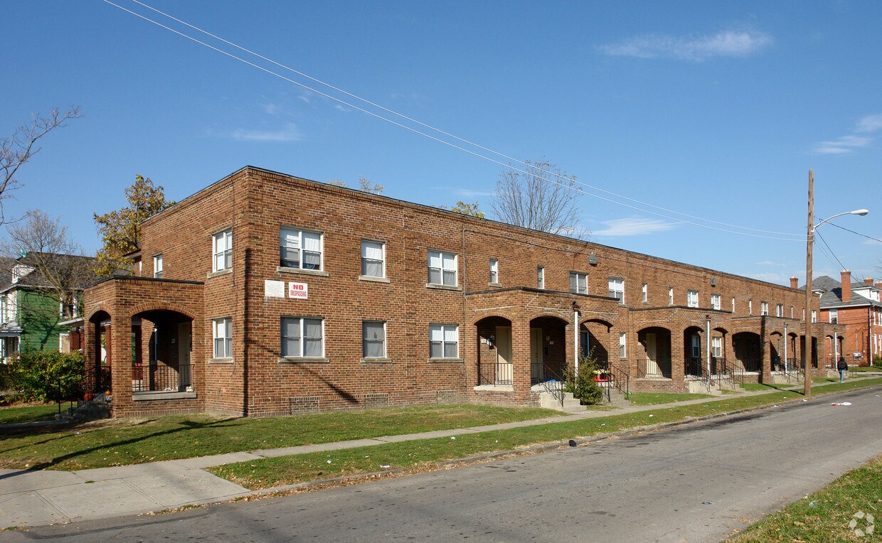 Primary Photo - 381-395 Carpenter St