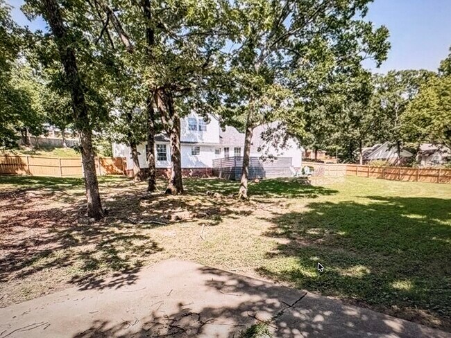 Building Photo - 3109 Glen Flora Way