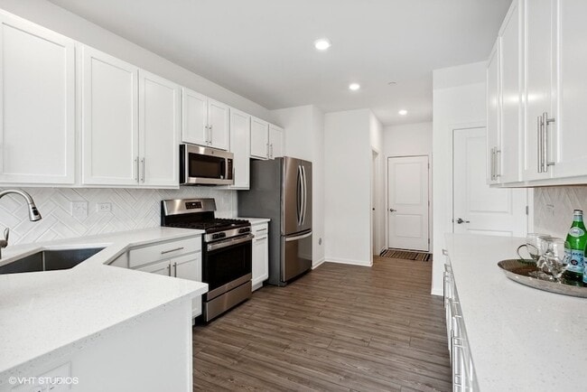 Building Photo - 1543 Kraft Ave