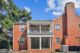 Building Photo - 904 N Ivy St