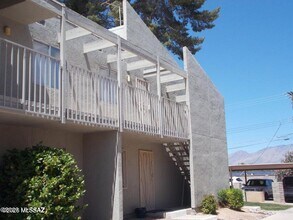 Building Photo - 806 S Langley Ave