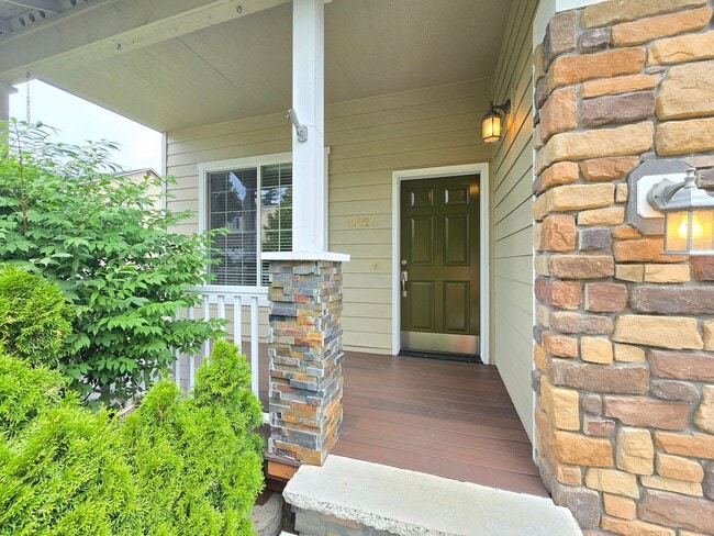 Building Photo - 4 Bedroom Home in Everett Available Now!