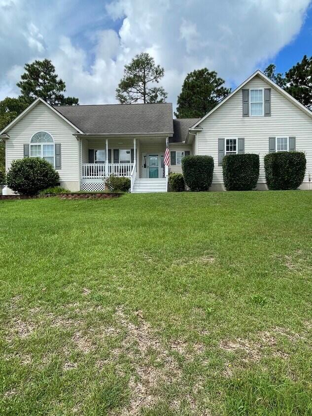 154 Dublin Ct, Whispering Pines, NC 28327 House Rental in Whispering