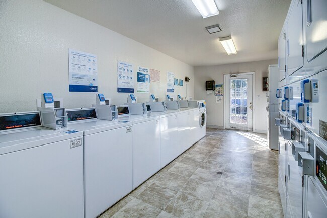 Foto del edificio - Round Hill Creek Apartments