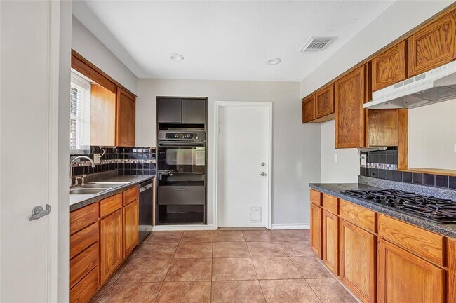 Building Photo - 2414 Chanay Ln