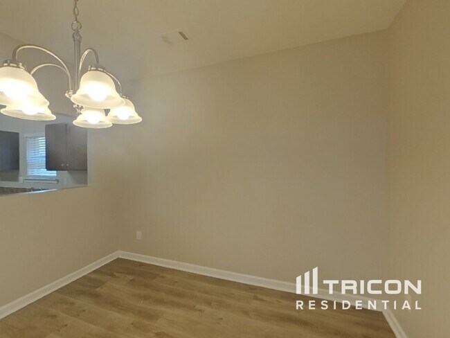 Foto del edificio - 528 Tulip Ln