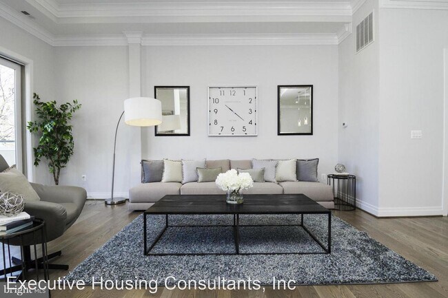 Building Photo - 3 br, 2.5 bath House - 220 P St, NW  #5