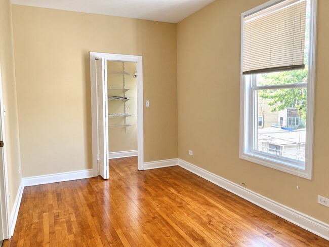 Foto del edificio - 3902 W Belden Ave