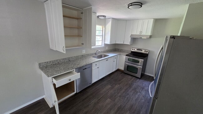 Building Photo - 2015 Brenda Ave