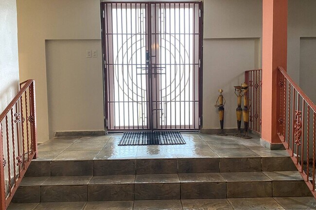 Foto del edificio - 445 W Mangrum Dr