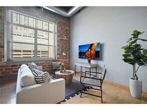 Building Photo - 521 S 7th St