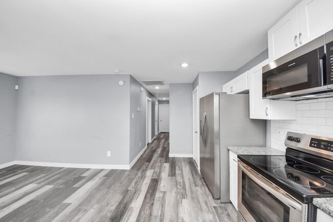 Building Photo - 618 Maple Way St