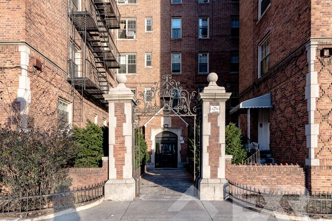 Building Photo - 2345 Ocean Ave