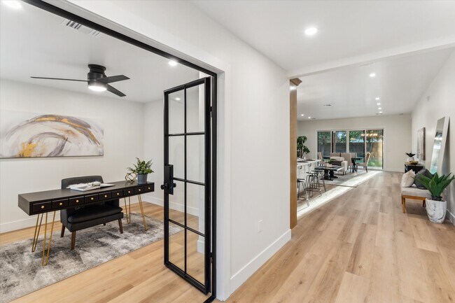 Foto del edificio - 6720 N 14th Dr