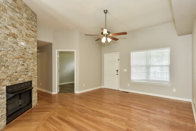 Building Photo - 812 Sunset Point