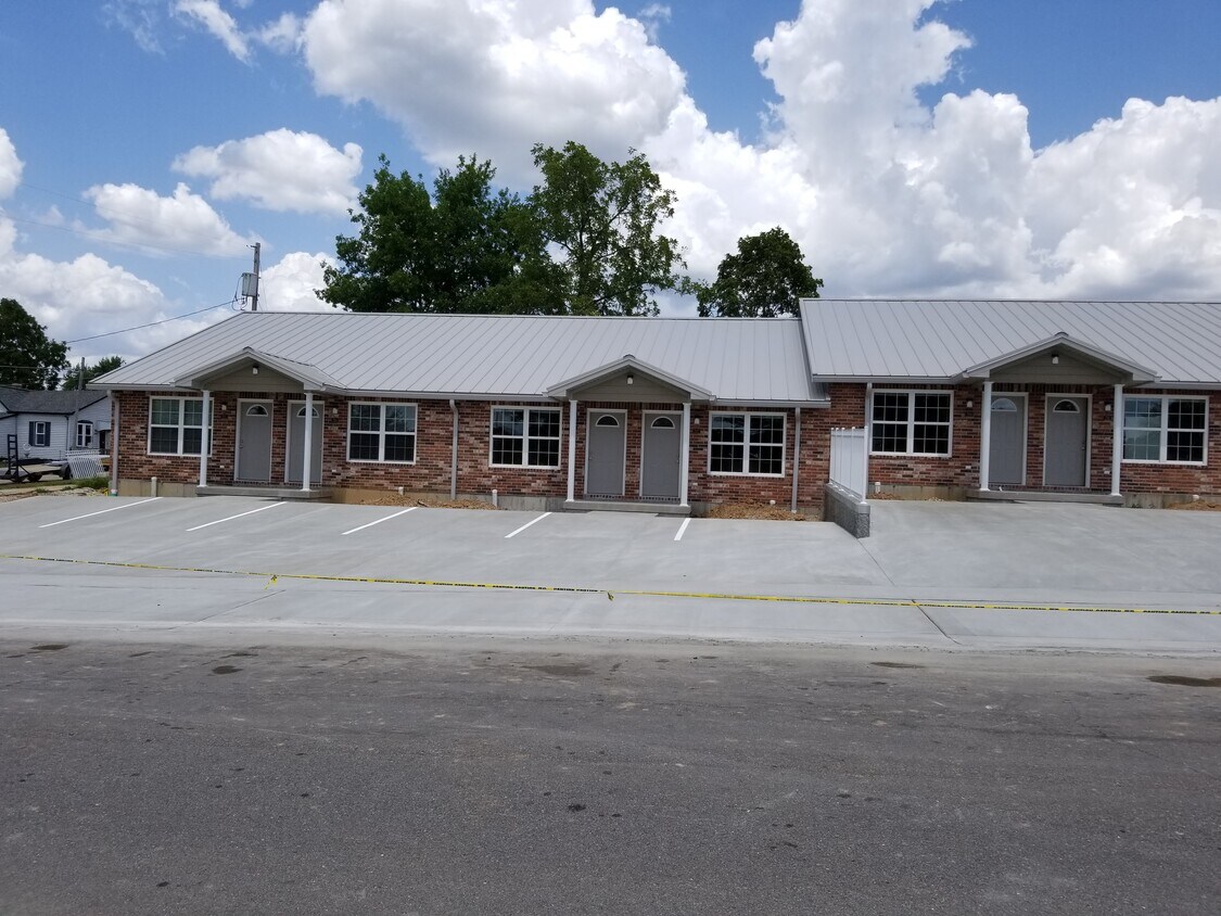 703 E 12th St, Rolla, MO 65401 Townhome Rentals in Rolla MO