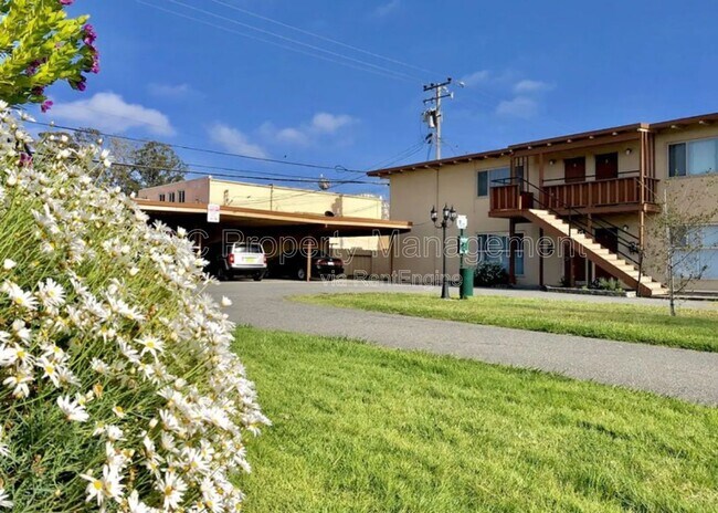 Foto del edificio - 926 Lupin Dr