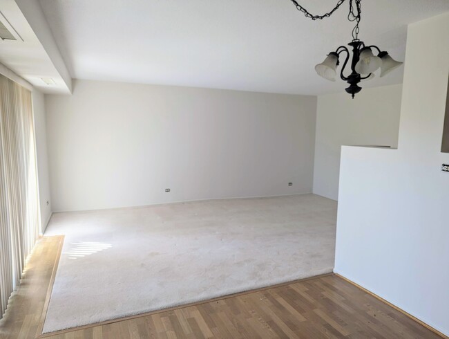 Building Photo - 111 S Baybrook Dr