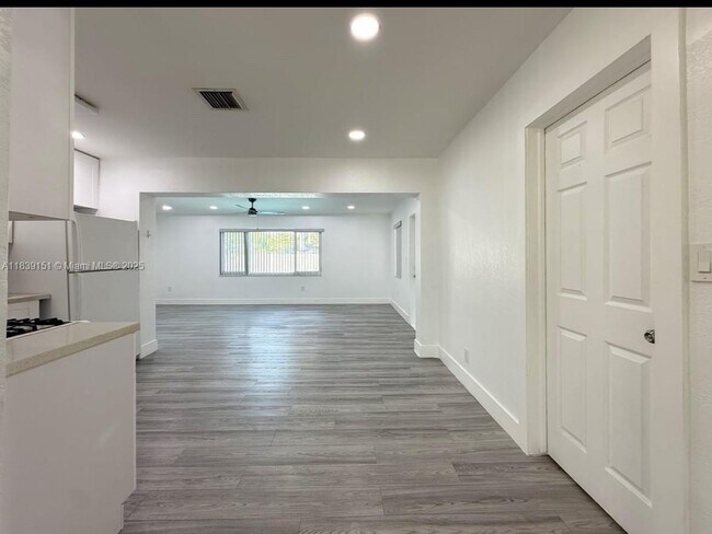 Foto del edificio - 2135 SW 46th Terrace