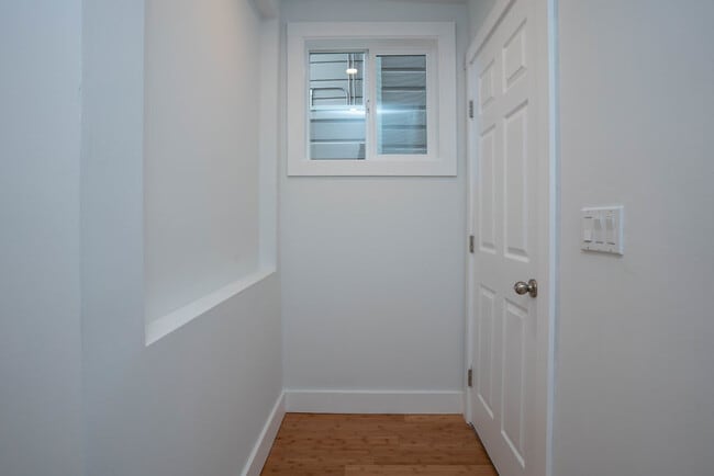 Building Photo - 1461 Thomas Ave