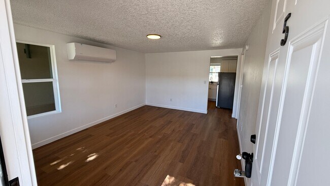 Foto del edificio - 469 W 2nd St