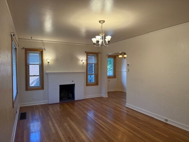 Foto del edificio - House For Lease